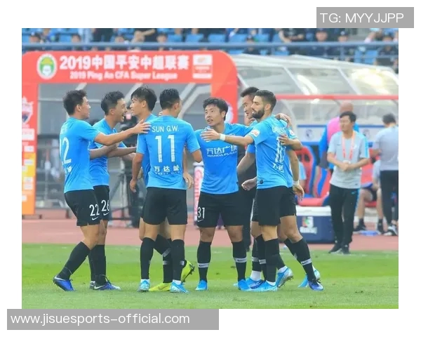 中超激战尤文图斯与里昂平局红牌事件引发全场热议与争议 中超激战尤文图斯与里昂平局红牌事件引发全场热议与争议