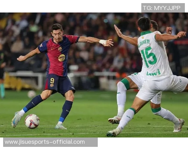 西甲惊现冷门那不勒斯大胜波尔图红牌事件引发全场热议