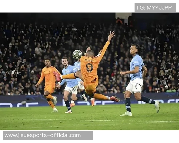 英超焦点战：马竞大胜曼城五球狂潮引发全场沸腾