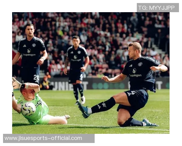 英超焦点战那不勒斯逆转曼联引发争议判罚全场沸腾 英超焦点战那不勒斯逆转曼联引发争议判罚全场沸腾