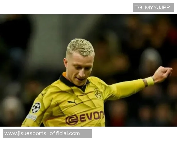 友谊赛精彩对决多特蒙德与AC米兰战成平局红牌事件引发全场热议